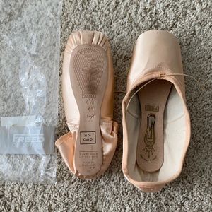 Freed of London point shoe